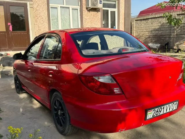 Kia Rio 2001 · 1.5 AT