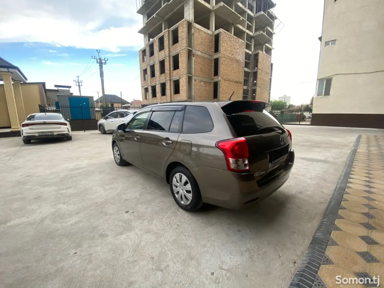 Toyota Fielder 2015 · 1.5 AT