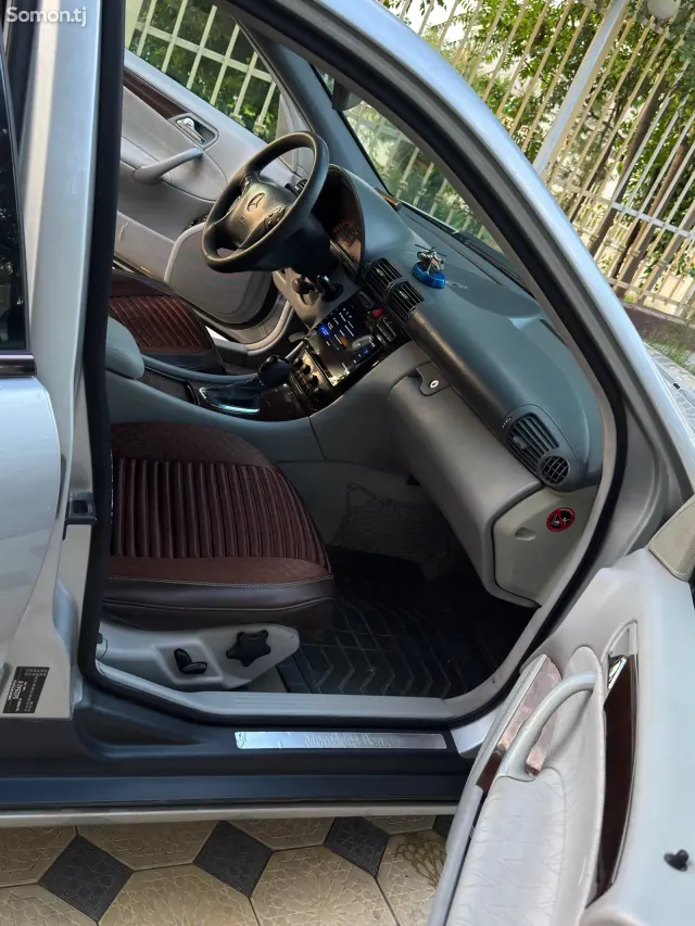 Mercedes-Benz C class 2000 · 2.0 AT