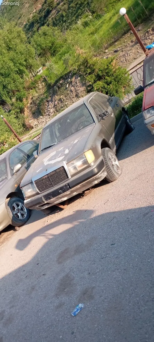Mercedes-Benz W124 1989 · 2.0 MT