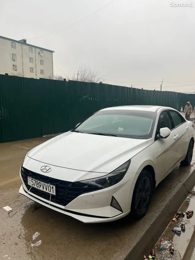 Hyundai Elantra 2023 · 2.0 AT
