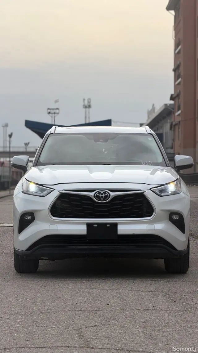 Toyota Highlander 2021 · 3.5 AT