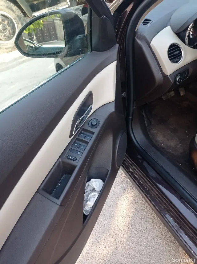 Chevrolet Cruze 2015 · 1.4 AT
