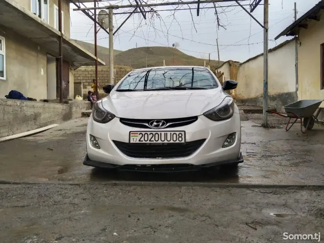 Hyundai Avante 2013 · 1.6 AT