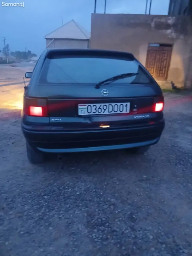 Opel Astra F 1995 · 1.6 MT
