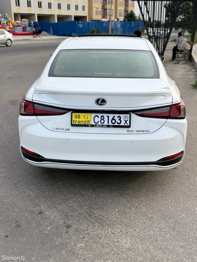 Lexus ES series 2019 · 3.0 AT