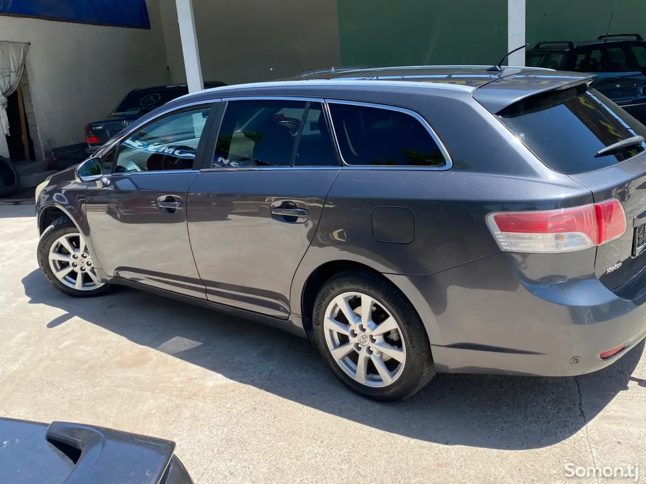 Toyota Avensis 2009 · 2.0 MT