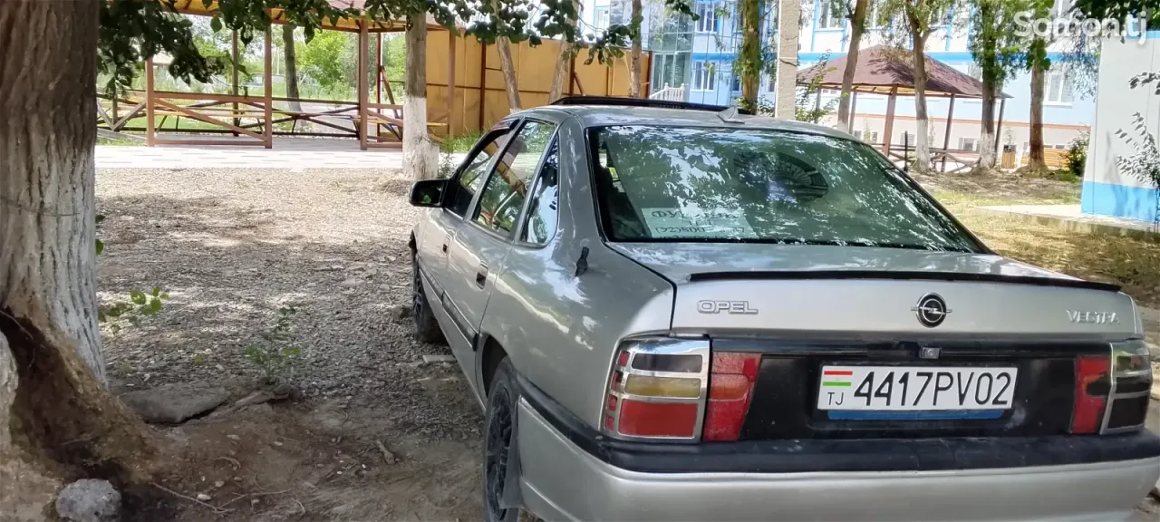 Opel Vectra A 1993 · 1.6 MT