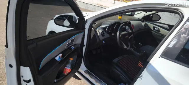 Chevrolet Cruze 2012 · 1.6 MT