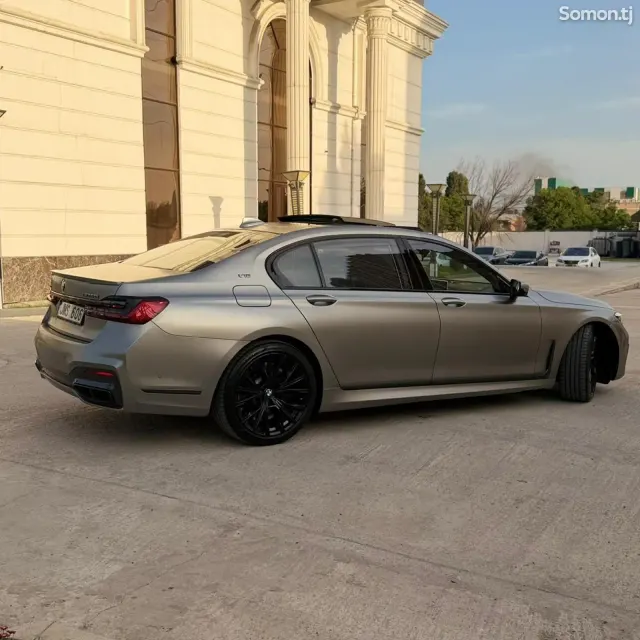 BMW 7 series 2021 · 6.0 AT