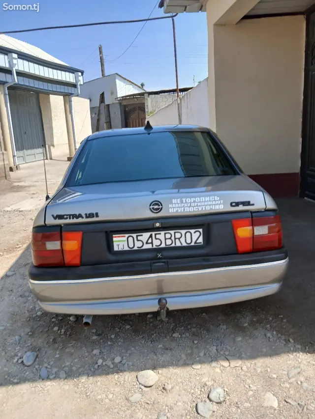 Opel Vectra A 1992 · 1.8 MT