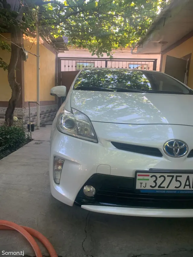 Toyota Prius 2014 · 1.8 AT
