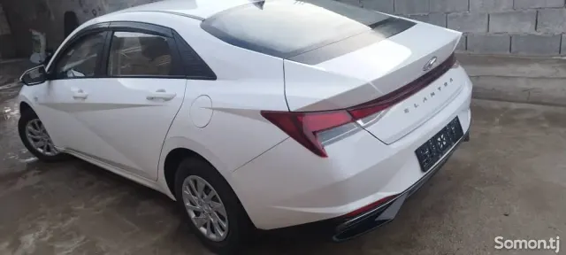 Hyundai Elantra 2022 · 1.6 AT