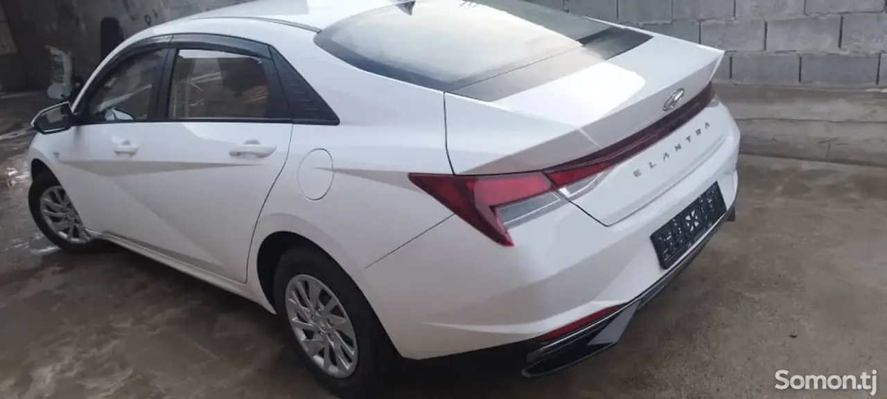 Hyundai Elantra 2022 · 1.6 AT