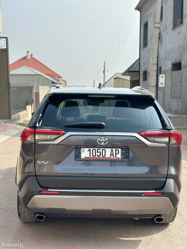 Toyota RAV 4 2021 · 2.5 MT