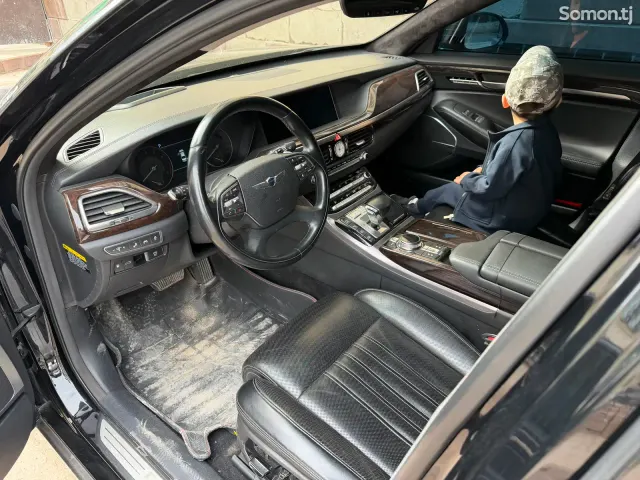 Hyundai Genesis 2016 · 3.8 AT