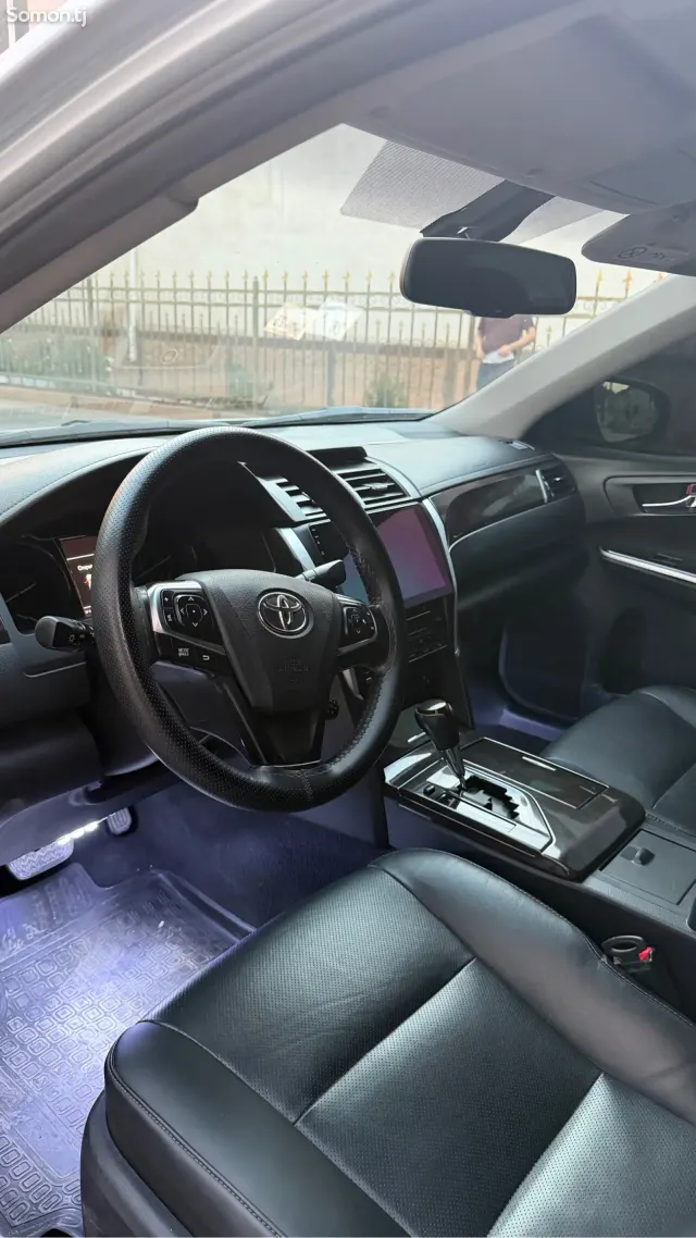 Toyota Camry 2016 · 2.0 AT