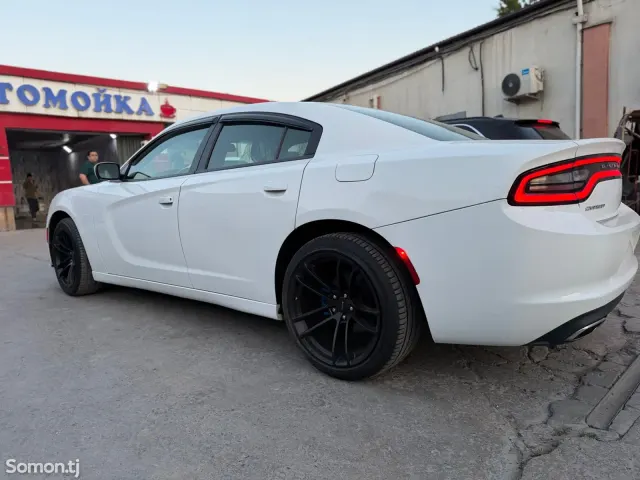 Dodge Charger 2016 · 3.6 AT