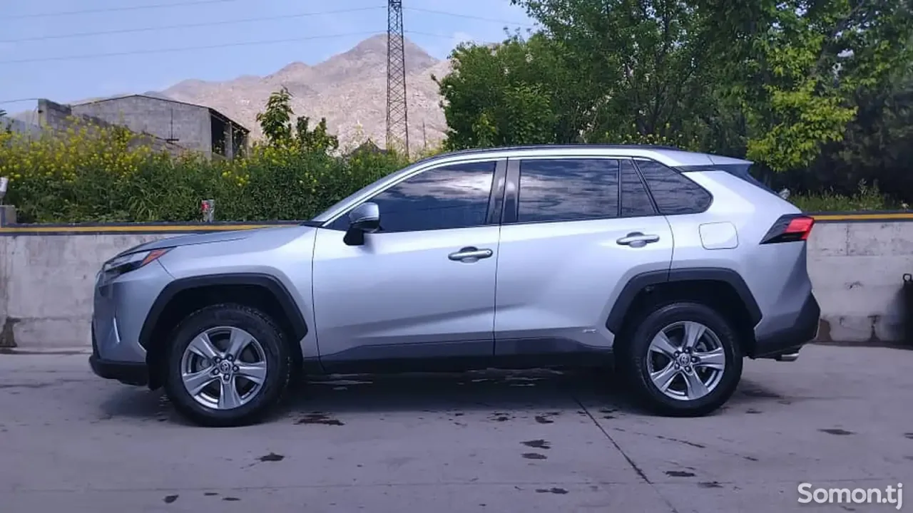 Toyota RAV 4 2022 · 2.5 AT
