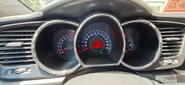 Kia K5 2011 · 2.0 AT