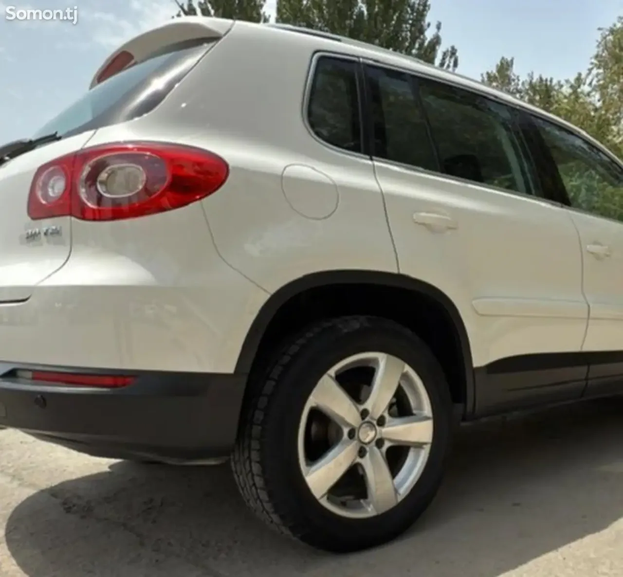Volkswagen Tiguan 2009 · 2.0 AT