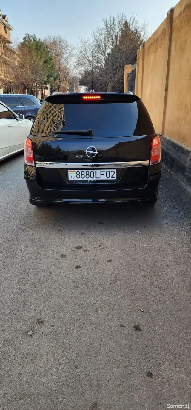 Opel Astra H 2008 · 1.6 MT