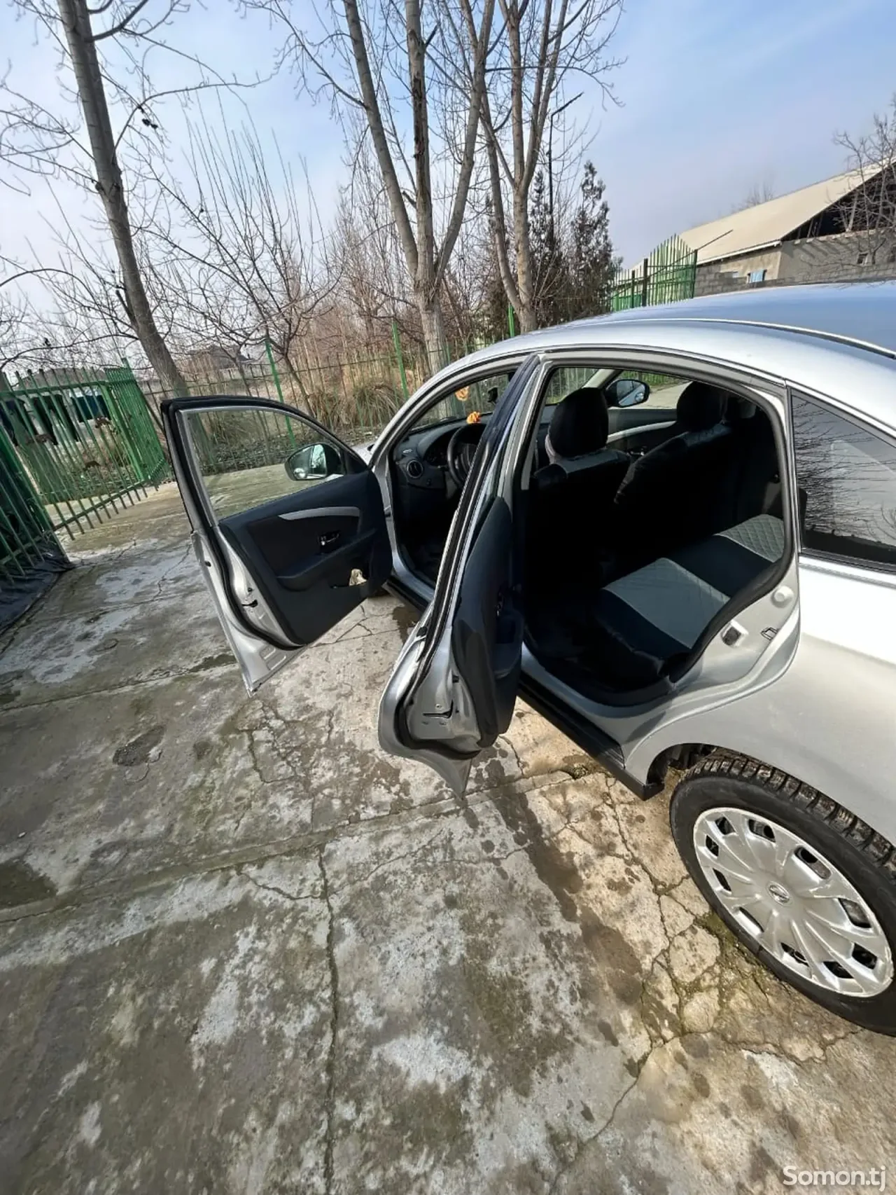 Nissan Almera 2014 · 1.6 MT