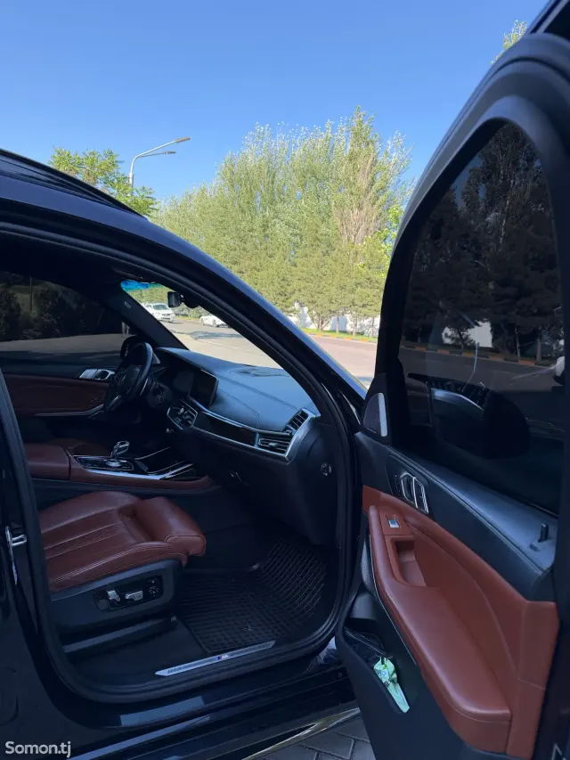 BMW X7 2021 · 4.0 AT