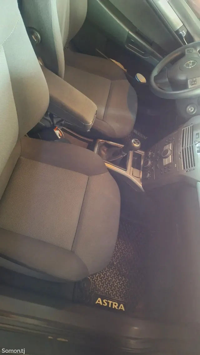 Opel Astra H 2006 · 1.6 MT
