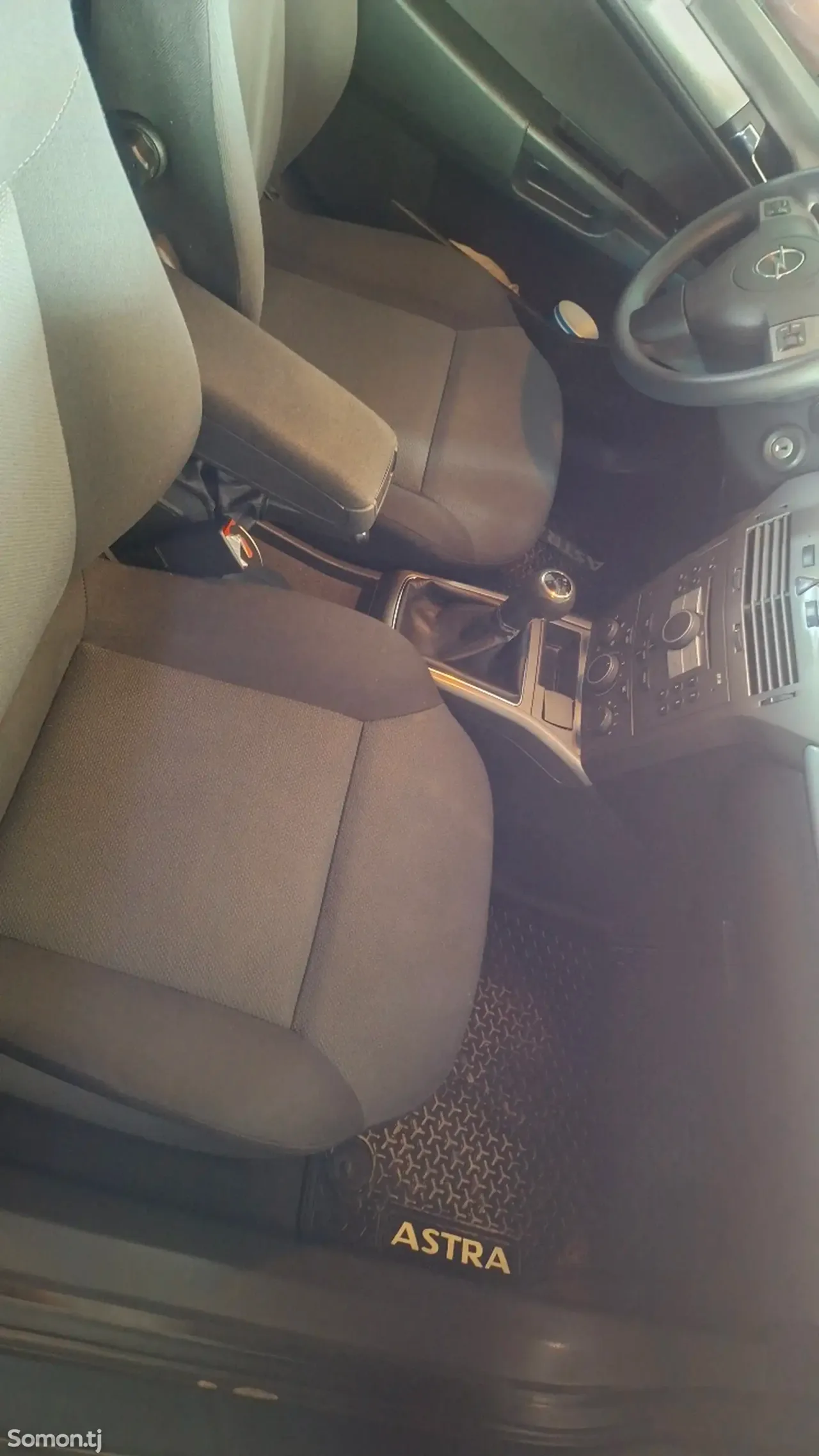 Opel Astra H 2006 · 1.6 MT