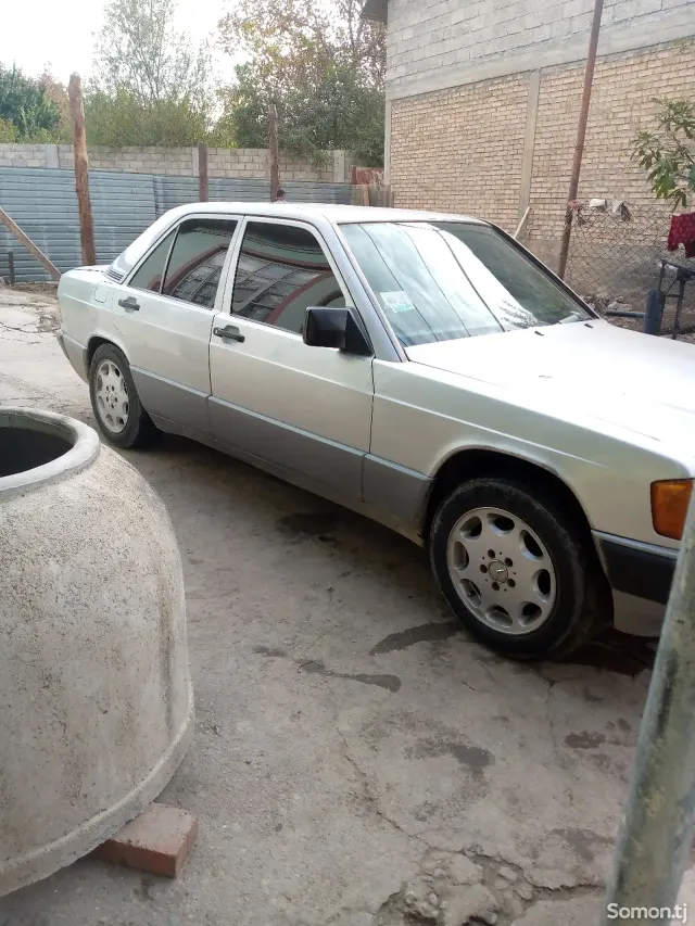 Mercedes-Benz W201 1993 · 1.8 MT