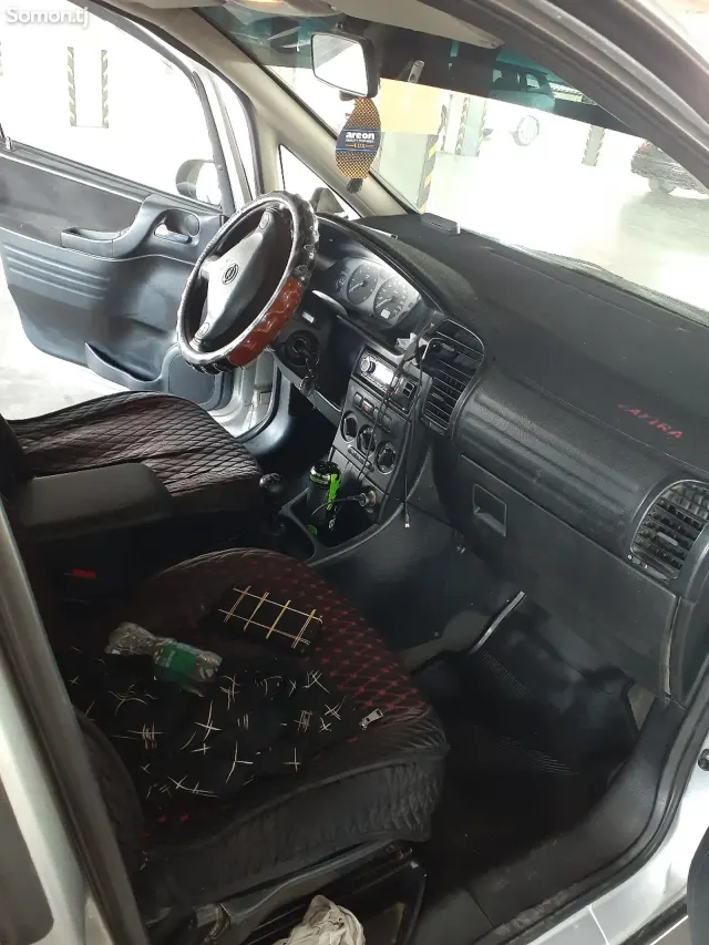 Opel Zafira 1999 · 1.8 MT
