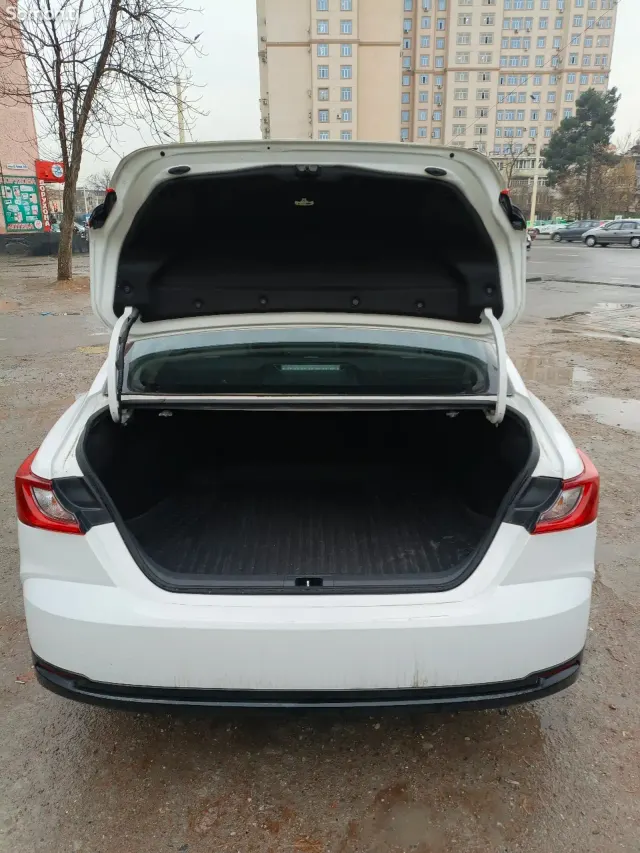 Toyota Camry 2025 · 2.5 AT