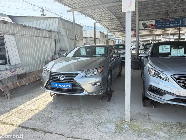 Lexus ES series 2017 · 2.5 AT