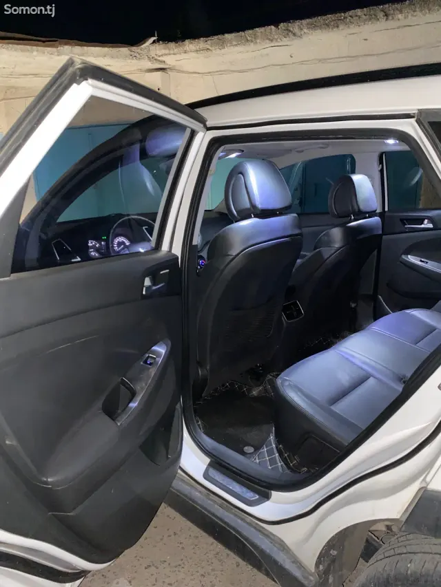 Hyundai Tucson 2016 · 1.6 AT