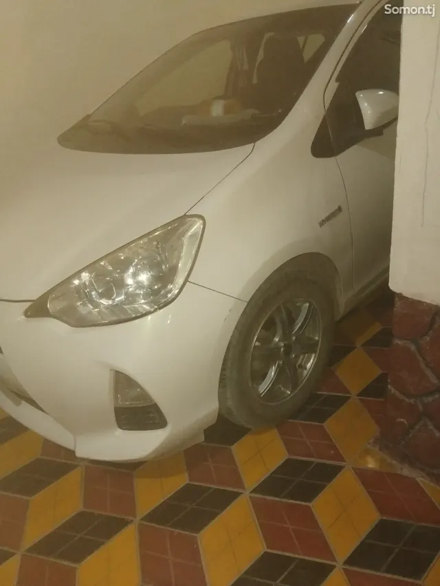 Toyota Aqua 2015 · 1.5 AT