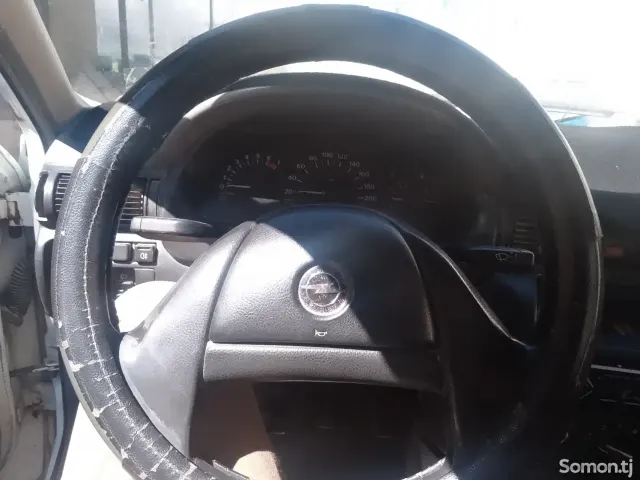 Opel Astra F 1993 · 1.6 MT