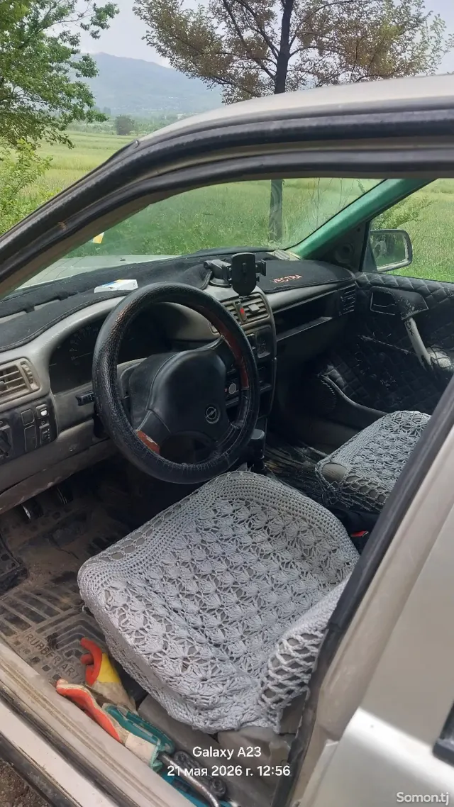 Opel Vectra A 1991 · 1.8 MT