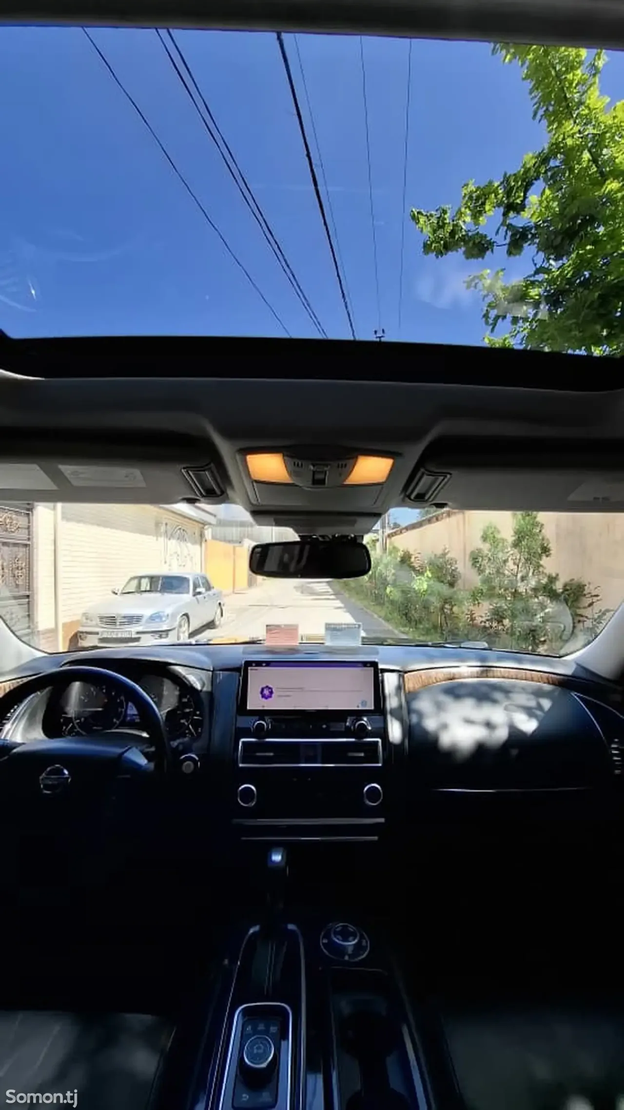 Nissan Armada 2019 · 5.6 AT