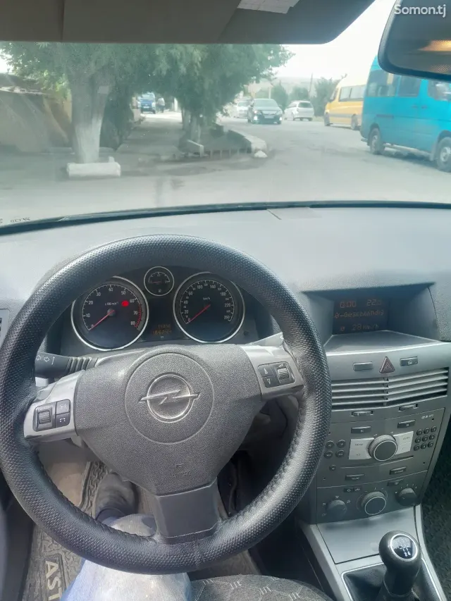 Opel Astra H 2006 · 1.6 MT