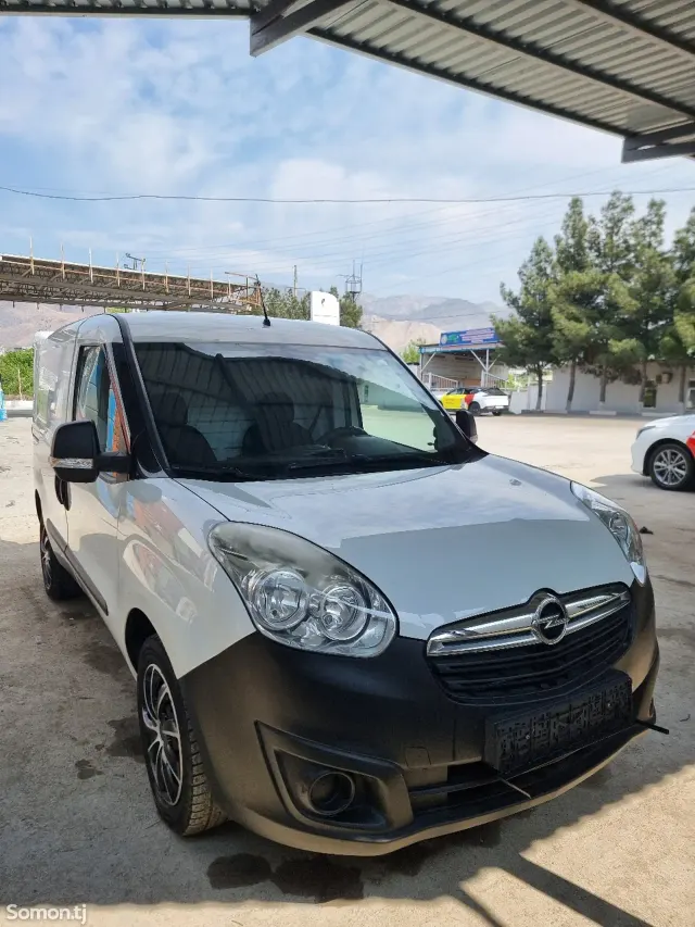 Opel Combo 2017 · 1.4 MT