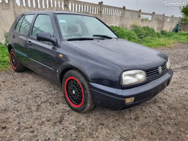 Volkswagen Golf 1997 · 1.4 MT