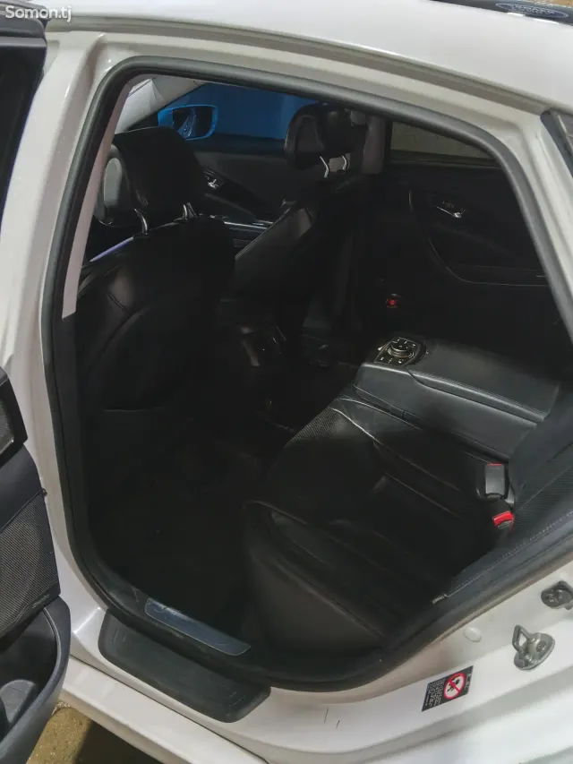Hyundai Grandeur 2011 · 2.4 AT