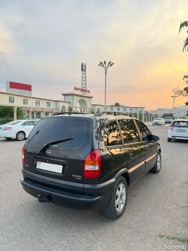 Opel Zafira 2000 · 1.8 MT