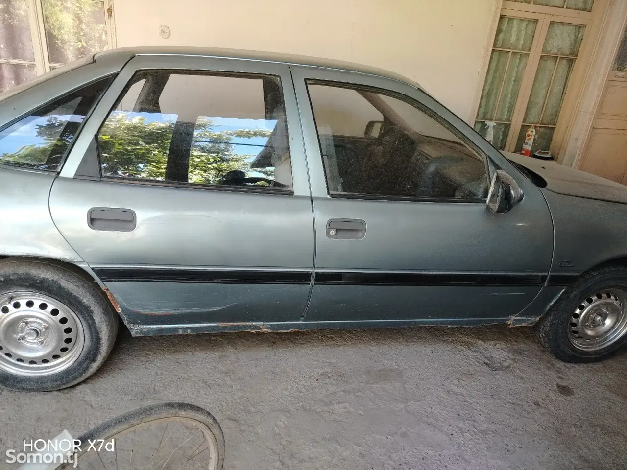 Opel Vectra A 1990 · 1.6 MT