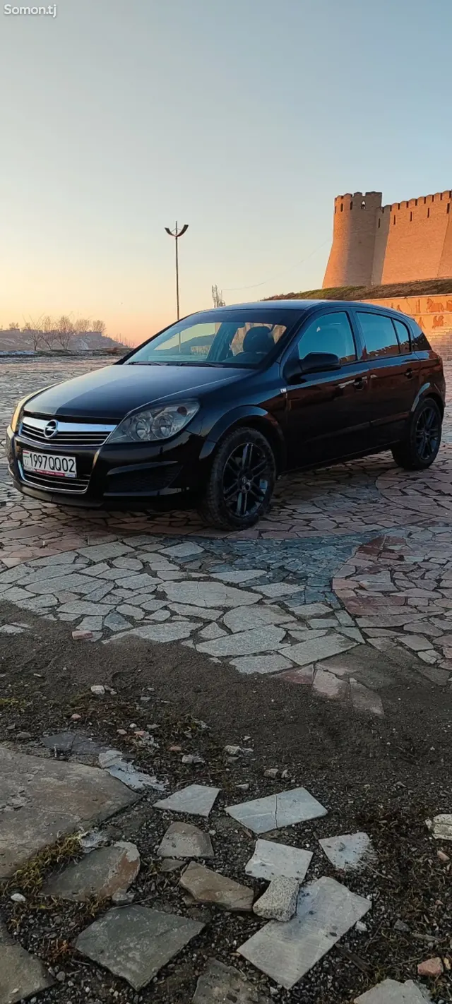 Opel Astra H 2009 · 1.8 AT