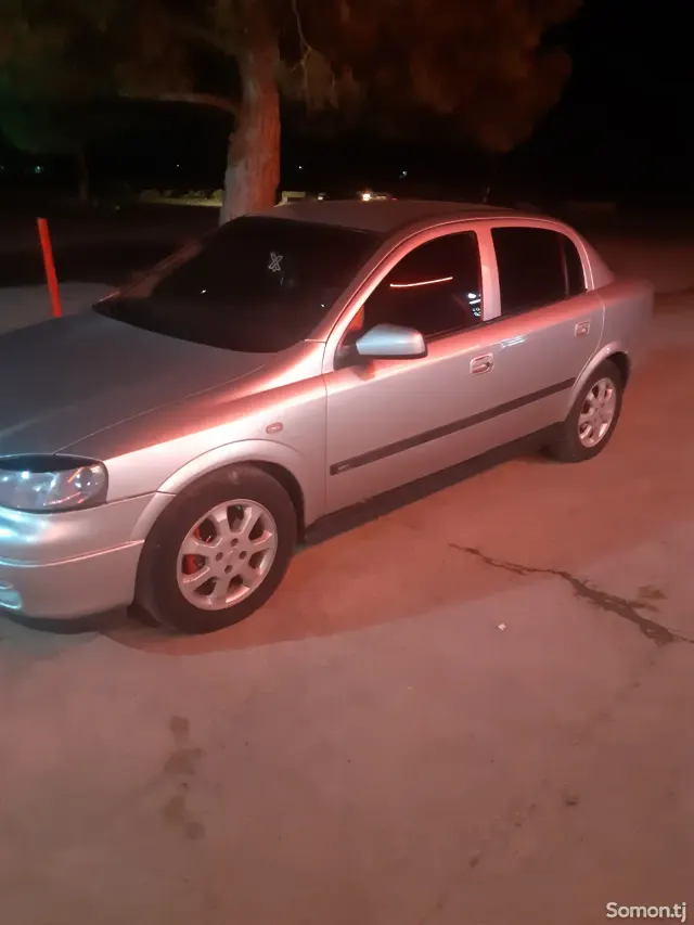 Opel Astra G 1999 · 1.6 MT