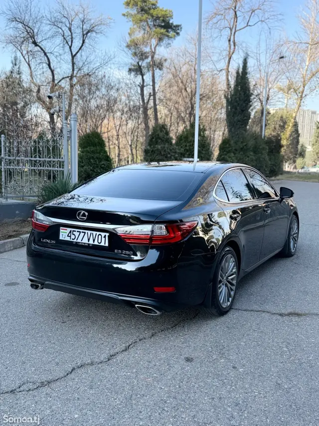 Lexus ES series 2017 · 2.5 AT