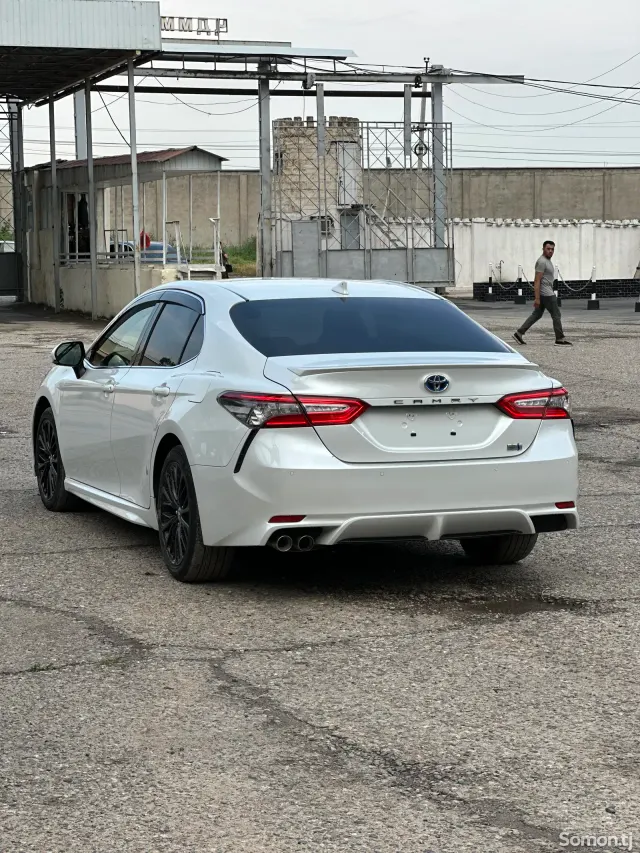 Toyota Camry 2021 · 2.5 AT