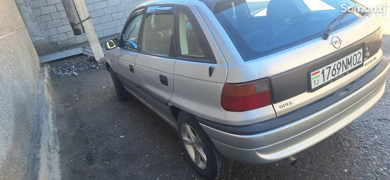 Opel Astra F 1997 · 1.6 MT